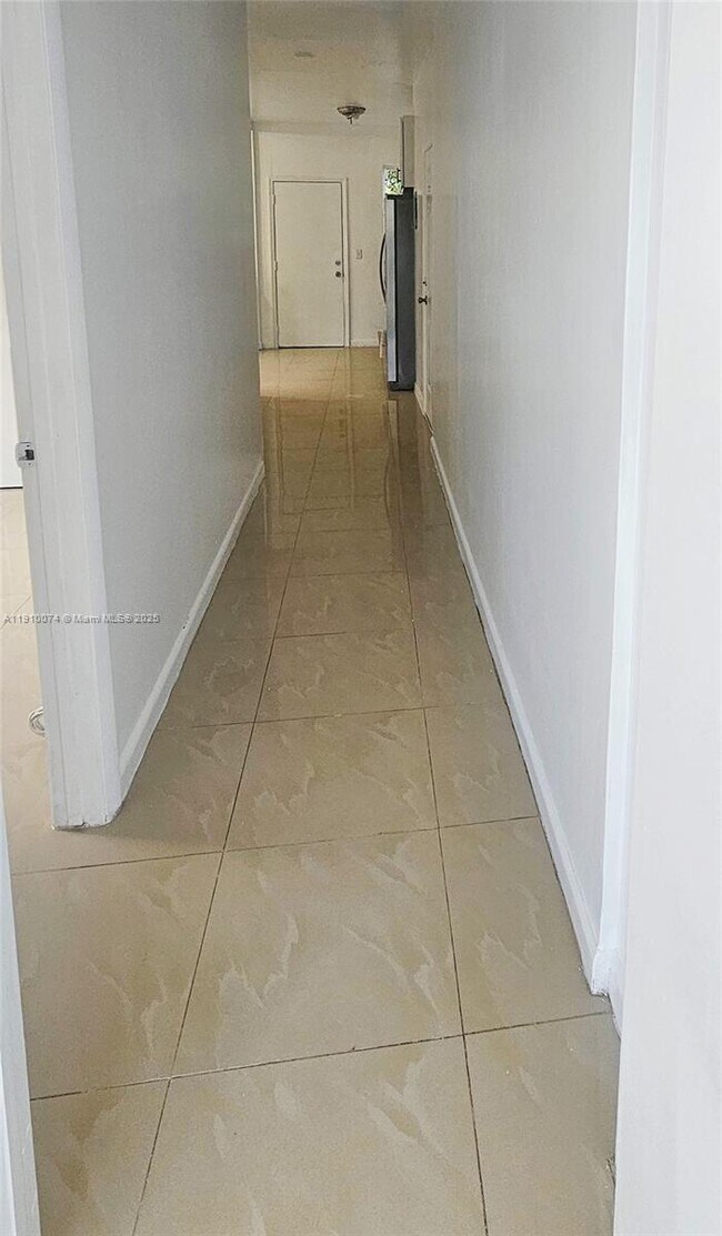 Building Photo - 977 SW 5th St