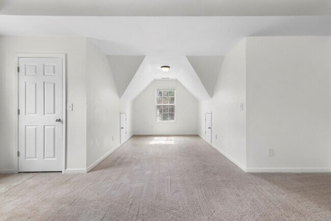 Building Photo - 45 Wyndmont Way