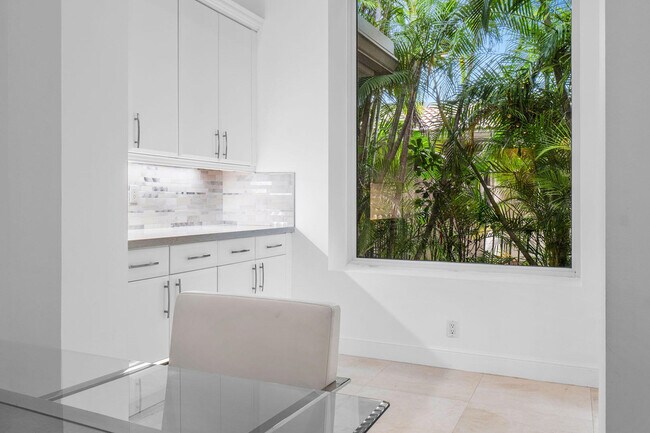 Building Photo - 2166 W Silver Palm Rd