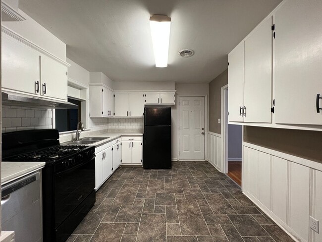 Building Photo - Home for Rent in Montgomery