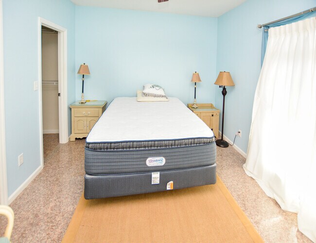 Building Photo - Furnished James Island Condo