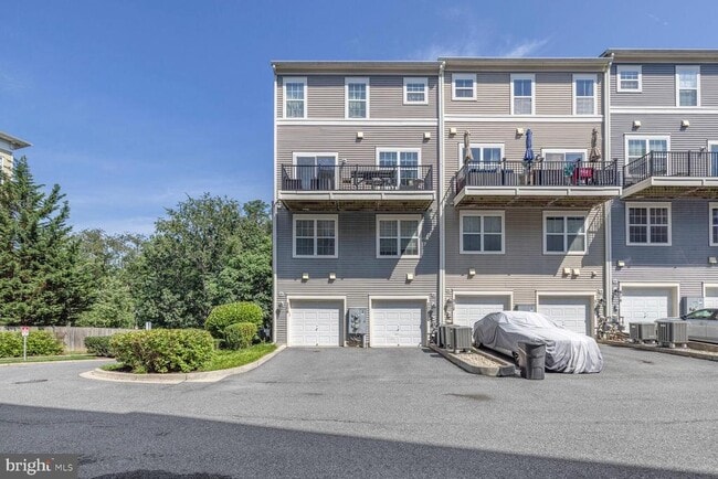 Primary Photo - 306 Park Ave