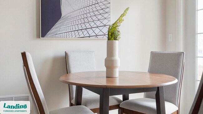 Building Photo - 2 Trl Run