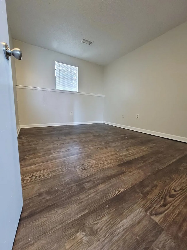 Building Photo - 10902 Mckinley Dr