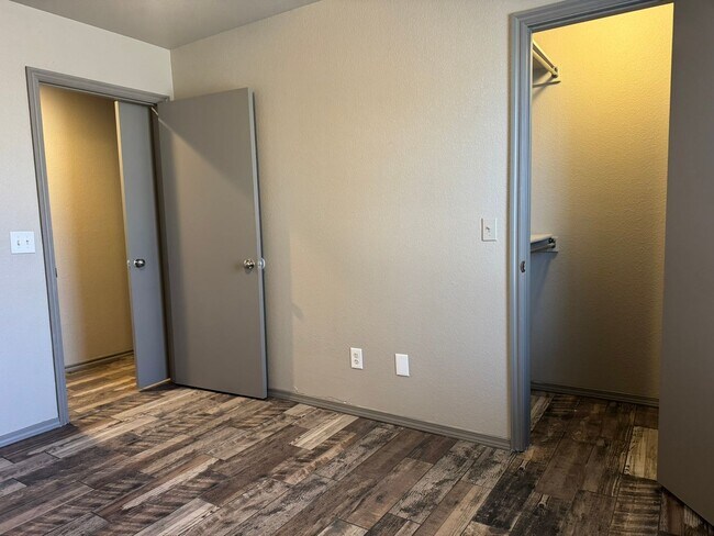 Building Photo - Charming 3 Bed / 2 Bath Home in Coweta – Spacious Lot + Creek Access!