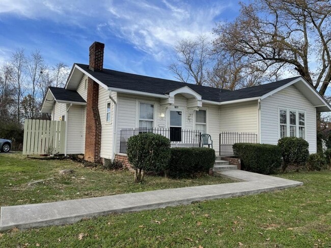 Building Photo - 1601 E Unaka Ave