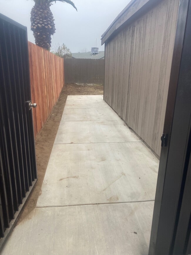 Building Photo - 319 W Los Angeles Ave