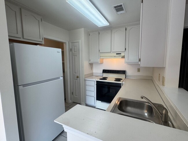 Building Photo - Patio Home with Great Location