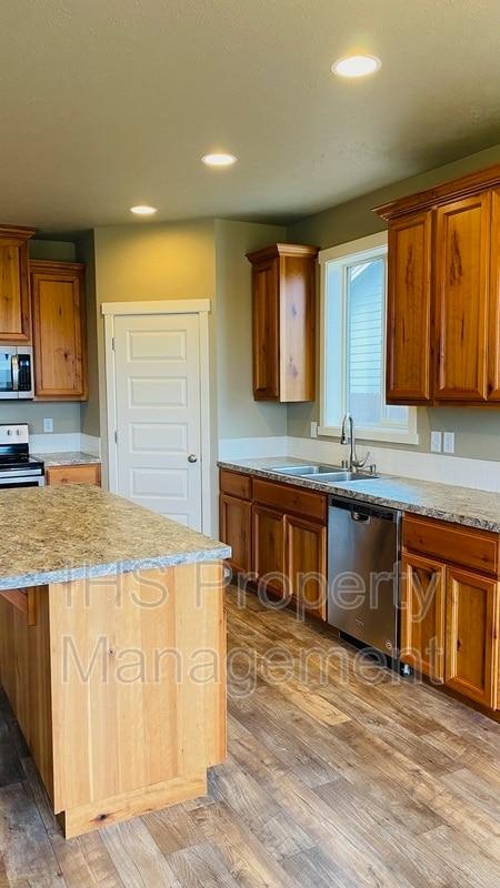 Building Photo - 3907 Charleston Ln