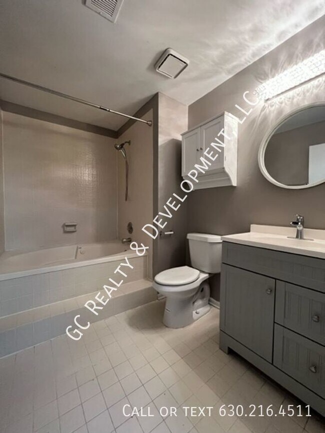 Building Photo - 2442 Charleston Dr