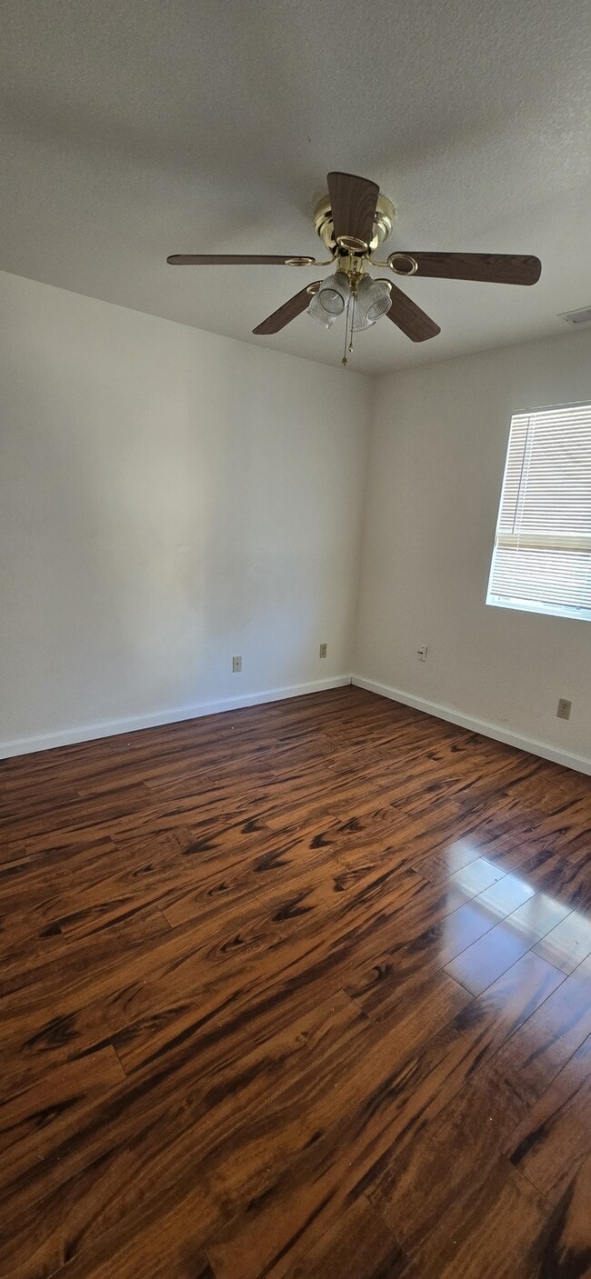 Building Photo - Weston Ranch 4 Bedroom 3 Bathroom Home