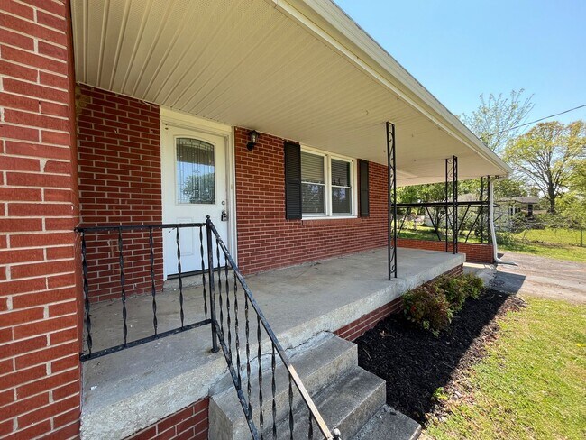Building Photo - Great 3 Bedroom Home on Large Lot in Mount Juliet!