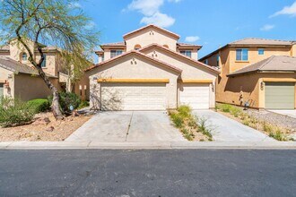 Building Photo - Cute 5 Bedroom Home with a 3 Car Garage!