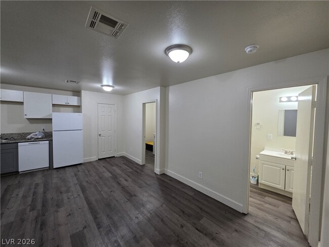 Building Photo - 3412 Townhouse Dr