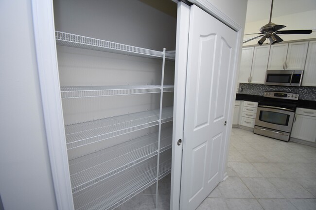 Building Photo - 160 Stonegate Blvd