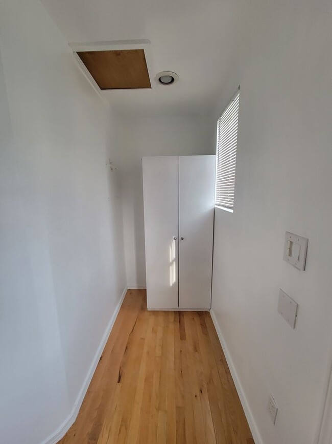 Building Photo - Charming newly updated 2 bedroom 1 bath ho...