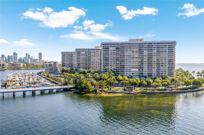 Building Photo - 1 Grove Isle Dr