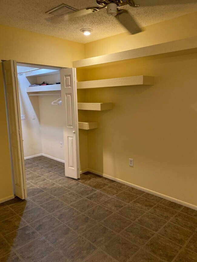 Building Photo - 5344 Elwood Rd