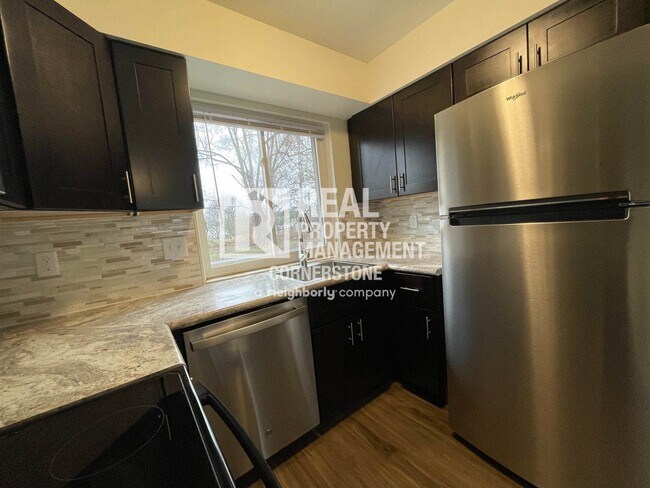 Building Photo - Modern Comfort Meets Peaceful Living