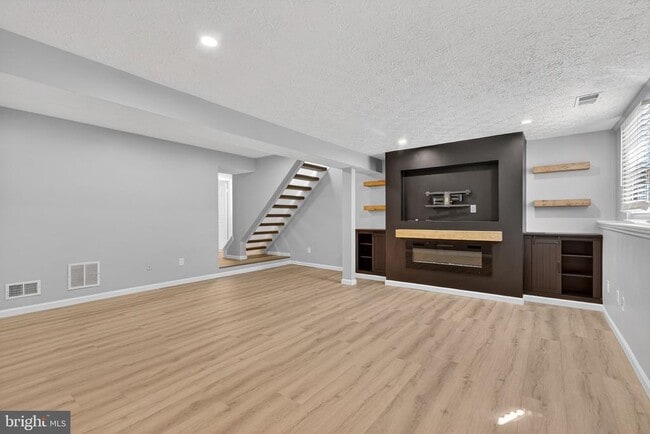 Building Photo - 6178 Morning Glory Rd