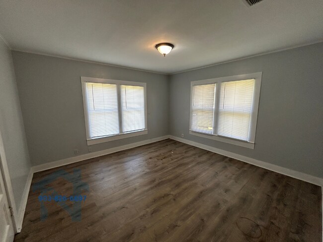 Building Photo - 1006 Nelson Blvd