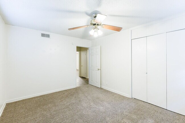 Building Photo - Charming 3 bedroom