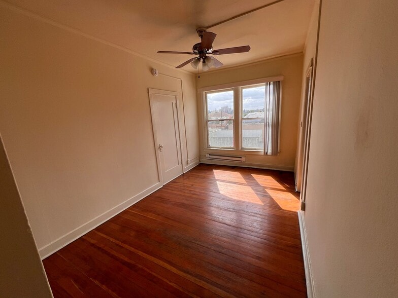 Interior Photo - 2532 DALY STREET
