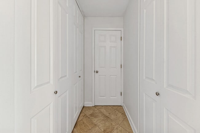 Building Photo - 111 E Chestnut St