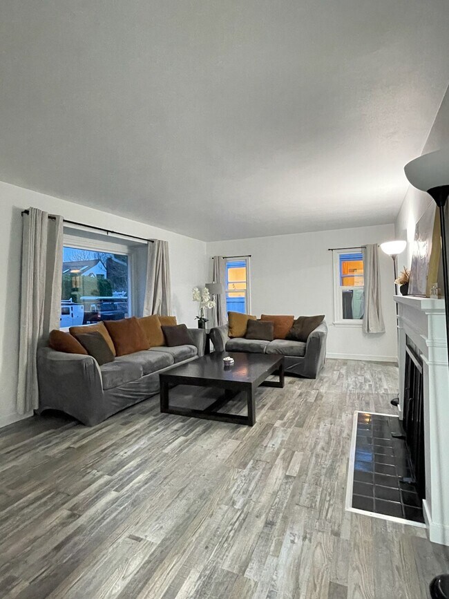 Building Photo - APPLICATION PENDING - Room for rent near UP - ROOM #5