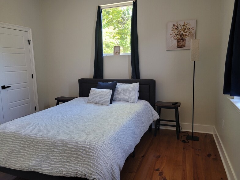 Building Photo - 2821 Dryades St