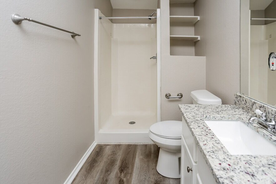 Building Photo - 8104 Gardengate Ct