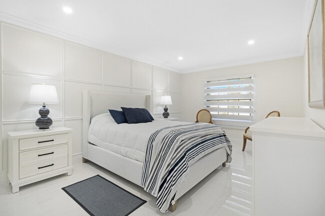 Building Photo - 6213 Bay Club Dr
