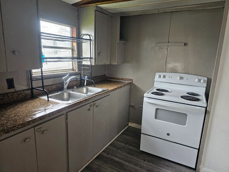 Building Photo - 1801 S Business 45