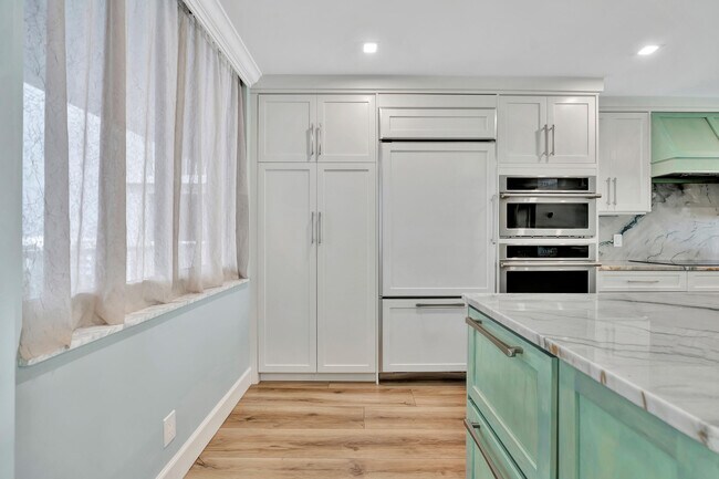 Building Photo - 911 Ocean Dr