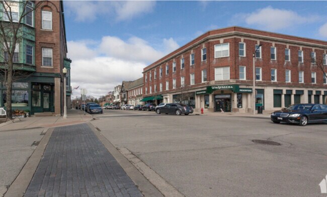 Building Photo - 622 N Western Ave
