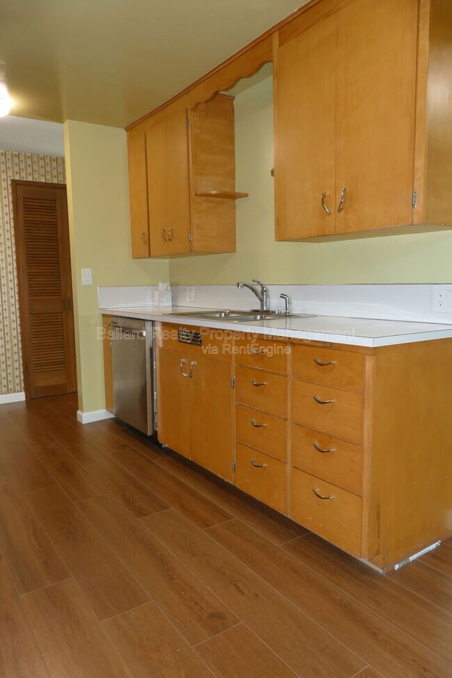 Building Photo - 2127 N 160th St