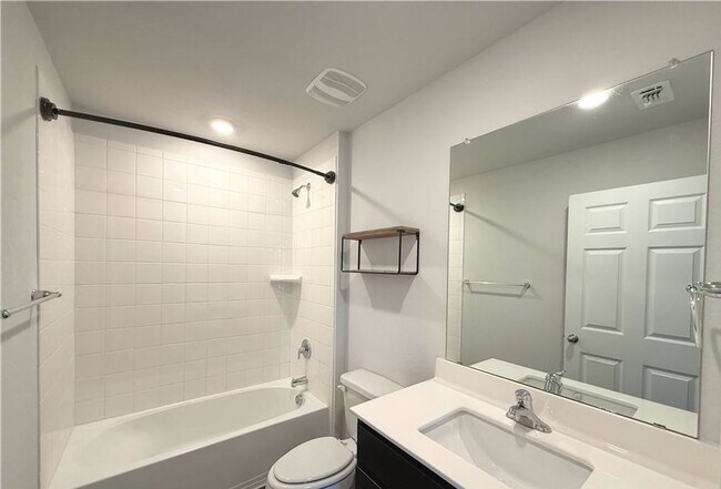 Building Photo - Stunning 3-bedroom 2-bathroom house!