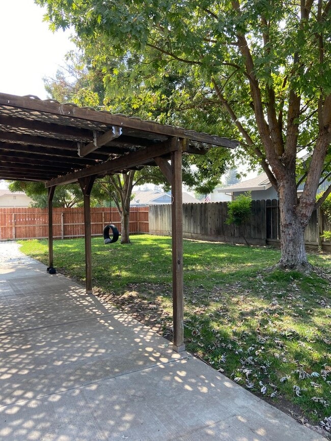 Building Photo - Charming home available - desirable Atwate...
