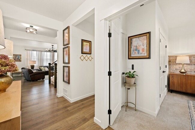 Building Photo - Upgraded 5-Bedroom Home in Immaculate Condition