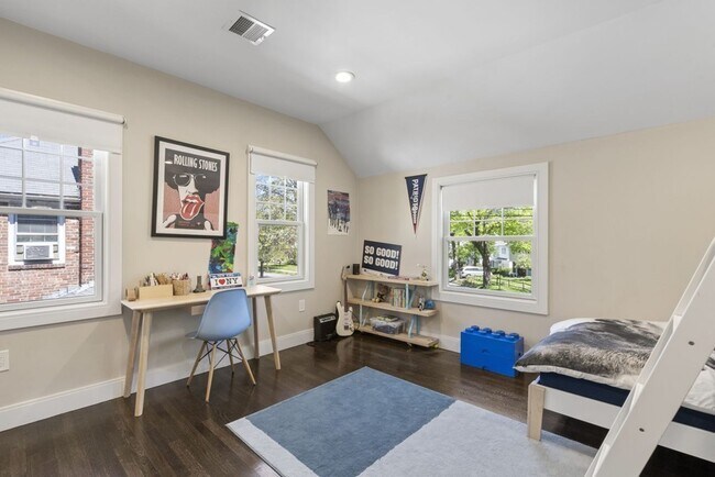 Building Photo - 265 Jackson St