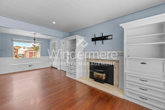 Building Photo - Desirable Rancher style home located in Ce...