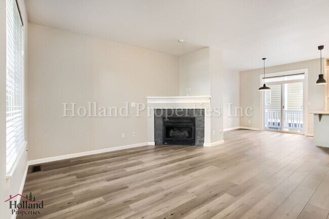 Building Photo - 16028 SW Gage Ln