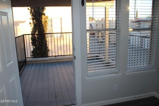 Building Photo - 11100 La Quinta Pl