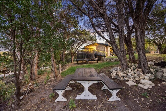 Building Photo - 6407 Lynn Ln