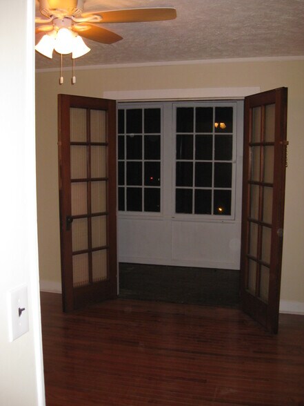 Building Photo - 54 Hartsen St