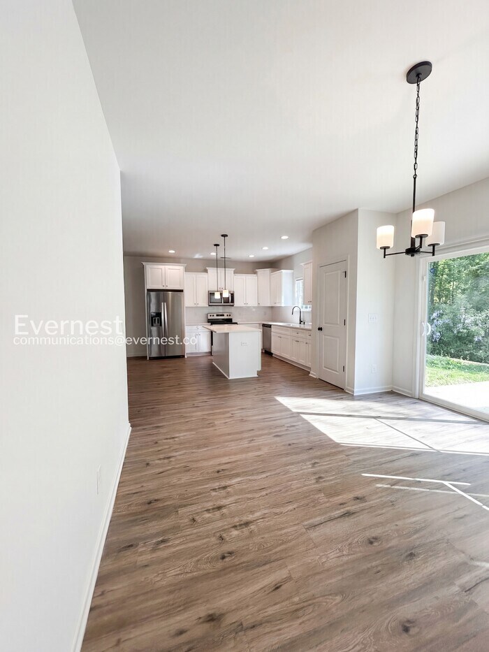 Building Photo - 133 Stilwell Oaks Cir