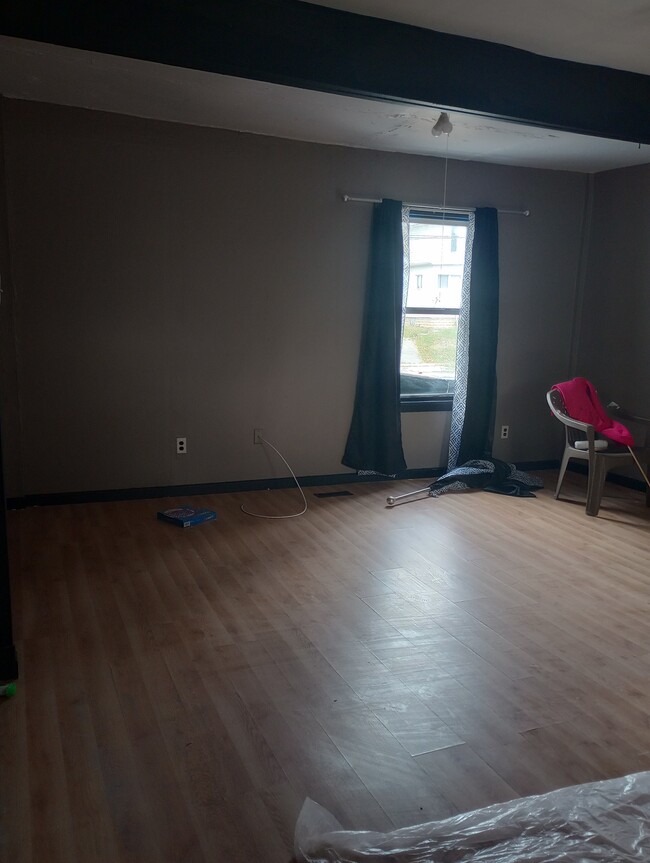 Sitting room - 619 Faurot Ave