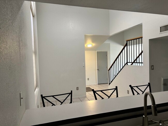 Building Photo - 10453 Av la Primera