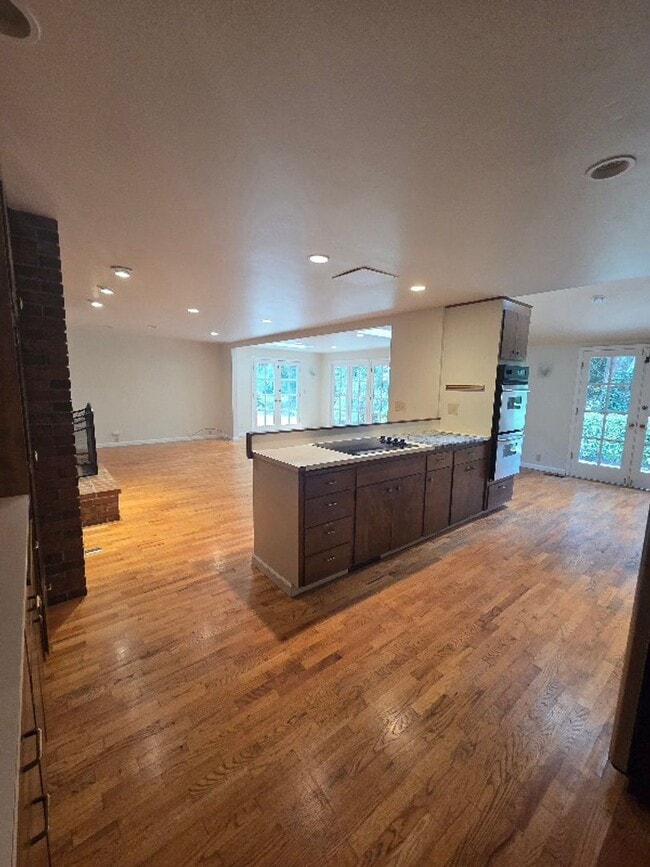 Building Photo - Private 4 Bedroom / 2.5 Bath Bridle Trails Acerage Property