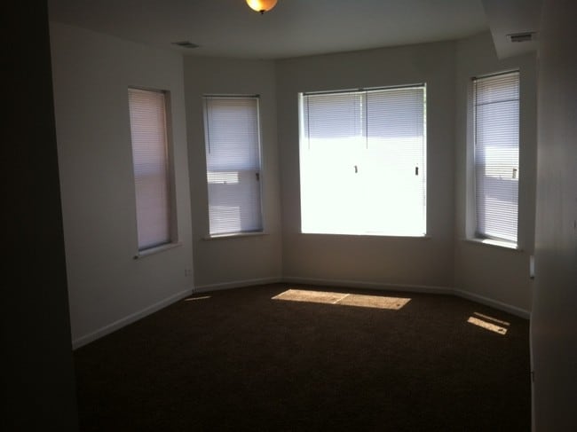 Living Space - Chatham Apartments